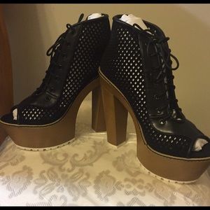 Very sexy platform bootie NEW IN BOX